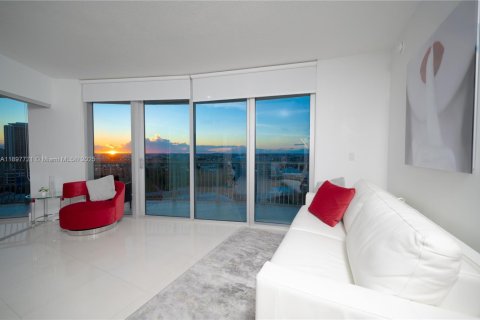 Condo in Miami, Florida, 2 bedrooms  № 1952450 - photo 15