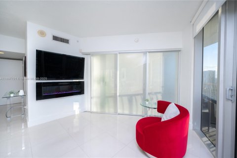 Condo in Miami, Florida, 2 bedrooms  № 1952450 - photo 10