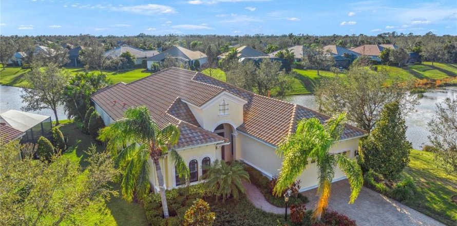 Villa ou maison à Lakewood Ranch, Floride 3 chambres, 260.22 m2 № 2381035