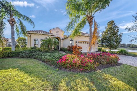 Villa ou maison à louer à Lakewood Ranch, Floride: 3 chambres, 260.22 m2 № 2381035 - photo 2
