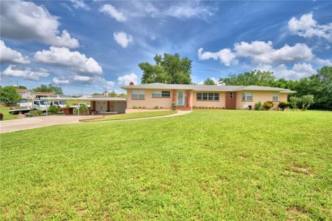 House in Frostproof, Florida 3 bedrooms, 233 sq.m. № 1718966 - photo 5