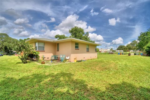 House in Frostproof, Florida 3 bedrooms, 233 sq.m. № 1718966 - photo 10
