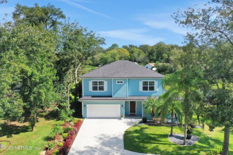 Casa en venta en Neptune Beach, Florida, 5 dormitorios, 268.58 m2 № 771472 - foto 1