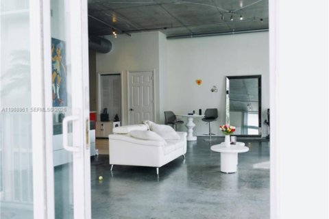 Condo in Hollywood, Florida, 1 bedroom  № 2050750 - photo 24