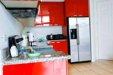 Condo in Hollywood, Florida, 1 bedroom  № 2050750 - photo 17