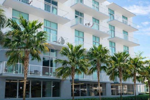 Condo in Hollywood, Florida, 1 bedroom  № 2050750 - photo 8