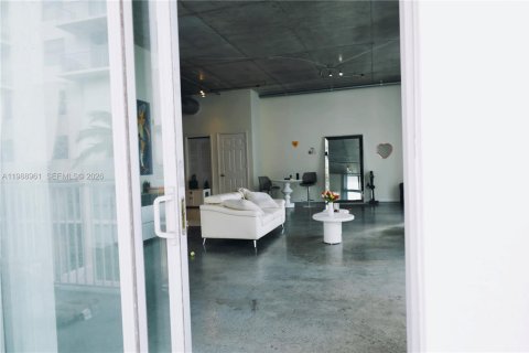 Condo in Hollywood, Florida, 1 bedroom  № 2050750 - photo 25