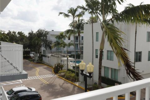 Condo in Hollywood, Florida, 1 bedroom  № 2050750 - photo 29