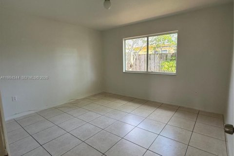Villa ou maison à louer à Miami, Floride: 2 chambres, 199.74 m2 № 2047324 - photo 12