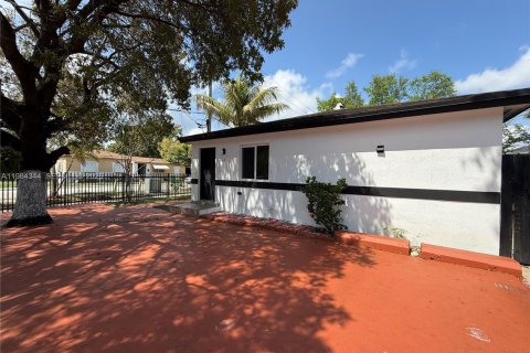 Villa ou maison à Miami, Floride 2 chambres, 199.74 m2 № 2047324