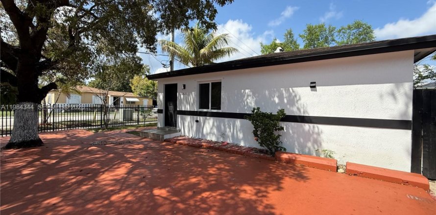 Villa ou maison à Miami, Floride 2 chambres, 199.74 m2 № 2047324