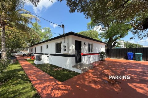 Villa ou maison à louer à Miami, Floride: 2 chambres, 199.74 m2 № 2047324 - photo 2