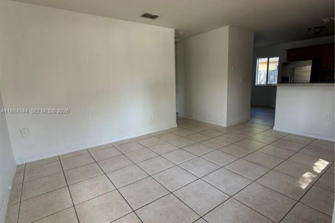 Villa ou maison à louer à Miami, Floride: 2 chambres, 199.74 m2 № 2047324 - photo 3