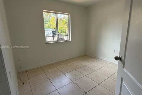 Villa ou maison à louer à Miami, Floride: 2 chambres, 199.74 m2 № 2047324 - photo 11