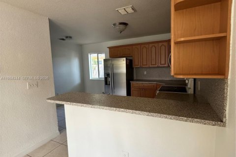 Villa ou maison à louer à Miami, Floride: 2 chambres, 199.74 m2 № 2047324 - photo 5