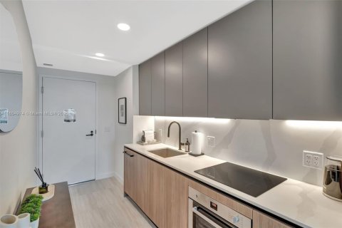Condo in Miami Beach, Florida, 2 bedrooms  № 1727790 - photo 3