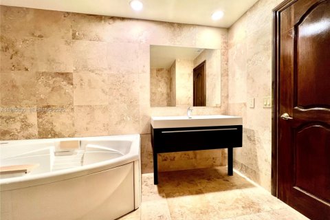 Condominio en venta en Sunny Isles Beach, Florida, 3 dormitorios, 210.42 m2 № 2168022 - foto 15