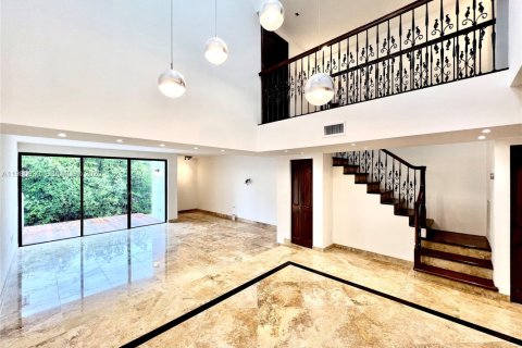 Condominio en Sunny Isles Beach, Florida, 3 dormitorios  № 2168022