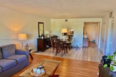 Copropriété à vendre à Weston, Floride: 2 chambres, 120.03 m2 № 2058088 - photo 3