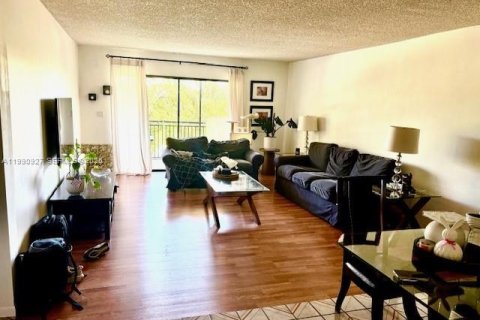 Copropriété à vendre à Weston, Floride: 2 chambres, 120.03 m2 № 2058088 - photo 2