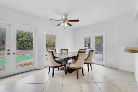 Снять в аренду квартиру в Холливуд, Флорида 4 спальни, 255.48м2, № 2051386 - фото 28