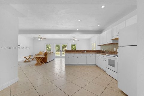 Снять в аренду квартиру в Холливуд, Флорида 4 спальни, 255.48м2, № 2051386 - фото 22