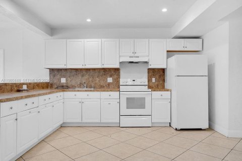 Снять в аренду квартиру в Холливуд, Флорида 4 спальни, 255.48м2, № 2051386 - фото 27