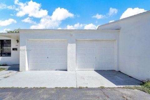 Снять в аренду квартиру в Холливуд, Флорида 4 спальни, 255.48м2, № 2051386 - фото 7