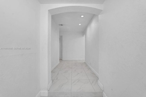 Снять в аренду квартиру в Холливуд, Флорида 4 спальни, 255.48м2, № 2051386 - фото 9