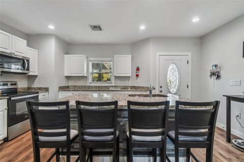 House in Holiday, Florida 3 bedrooms, 132.39 sq.m. № 1852567 - photo 9