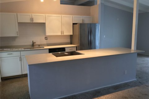 House in Fort Lauderdale, Florida 3 bedrooms, 107.4 sq.m. № 1920239 - photo 1
