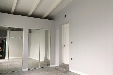 House in Fort Lauderdale, Florida 3 bedrooms, 107.4 sq.m. № 1920239 - photo 9