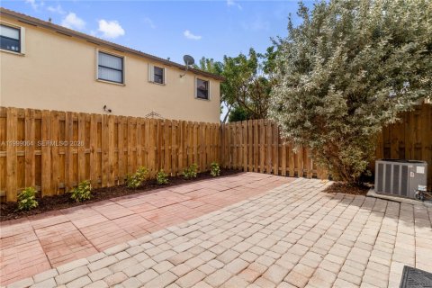 Townhouse in Miami, Florida 3 bedrooms, 150.22 sq.m. № 2067440 - photo 21