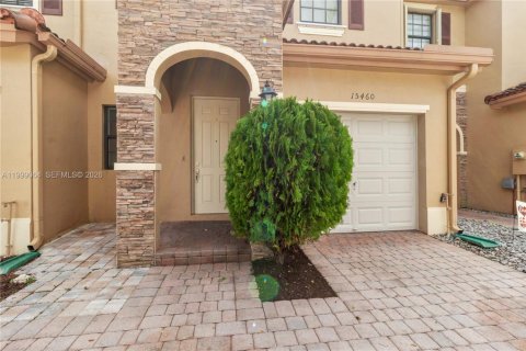 Townhouse in Miami, Florida 3 bedrooms, 150.22 sq.m. № 2067440 - photo 2