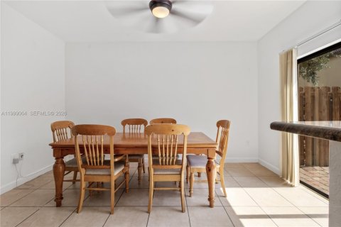 Townhouse in Miami, Florida 3 bedrooms, 150.22 sq.m. № 2067440 - photo 12