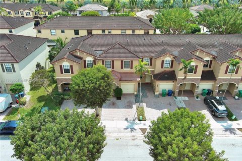 Townhouse in Miami, Florida 3 bedrooms, 150.22 sq.m. № 2067440 - photo 22