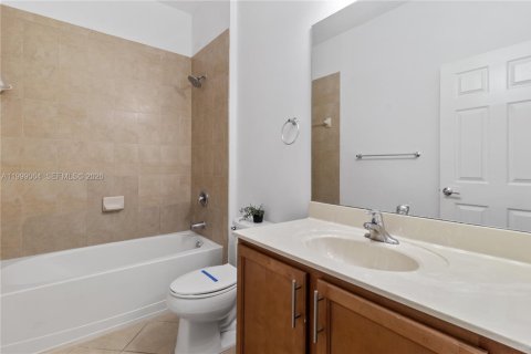 Townhouse in Miami, Florida 3 bedrooms, 150.22 sq.m. № 2067440 - photo 15