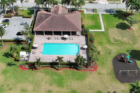 Townhouse in Miami, Florida 3 bedrooms, 150.22 sq.m. № 2067440 - photo 24