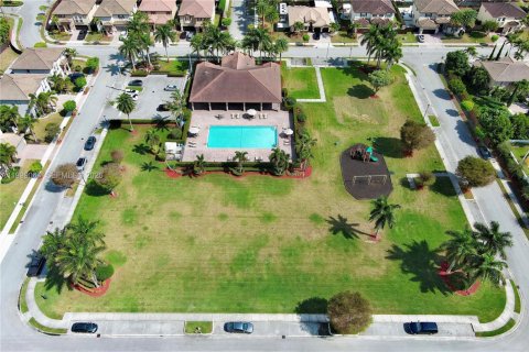 Townhouse in Miami, Florida 3 bedrooms, 150.22 sq.m. № 2067440 - photo 23