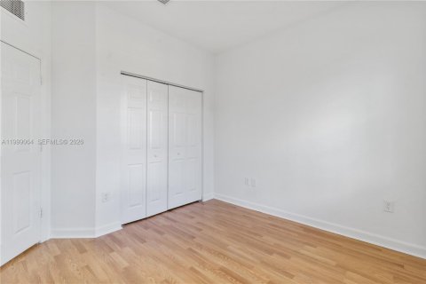 Townhouse in Miami, Florida 3 bedrooms, 150.22 sq.m. № 2067440 - photo 14