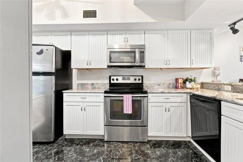 Condo in Palm Harbor, Florida, 2 bedrooms  № 2285211 - photo 9