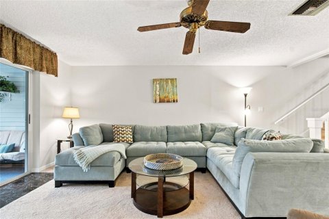 Condo in Palm Harbor, Florida, 2 bedrooms  № 2285211 - photo 17