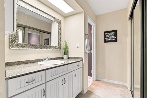 Condo in Palm Harbor, Florida, 2 bedrooms  № 2285211 - photo 23