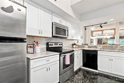 Condo in Palm Harbor, Florida, 2 bedrooms  № 2285211 - photo 10