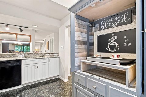 Condo in Palm Harbor, Florida, 2 bedrooms  № 2285211 - photo 11