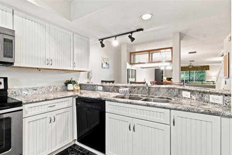 Condo in Palm Harbor, Florida, 2 bedrooms  № 2285211 - photo 3