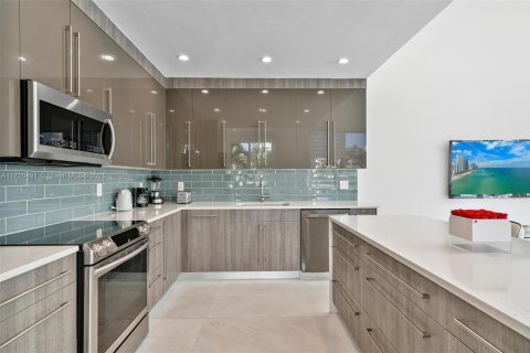 Casa en venta en Sunny Isles Beach, Florida, 4 dormitorios, 277.87 m2 № 1471440 - foto 14
