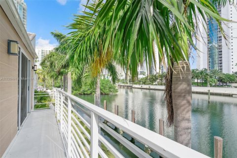 Casa en venta en Sunny Isles Beach, Florida, 4 dormitorios, 277.87 m2 № 1471440 - foto 26