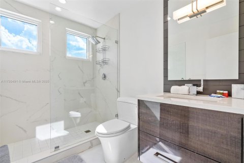 Casa en venta en Sunny Isles Beach, Florida, 4 dormitorios, 277.87 m2 № 1471440 - foto 27