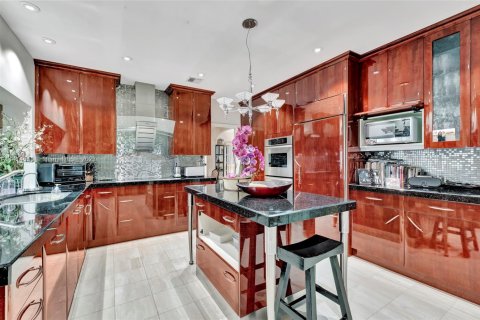 Villa ou maison à vendre à Coral Gables, Floride: 5 chambres, 373.84 m2 № 1935455 - photo 9